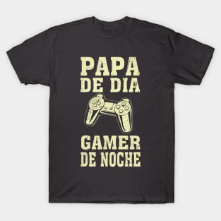 papa de dia gamer de noche T-Shirt